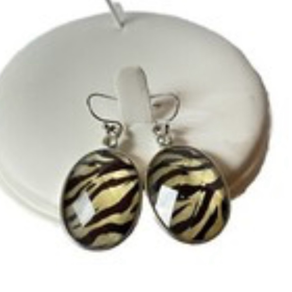 Park Lane Necklace Earring Set Tiger/Zebra Stripes Silver Tone
Black Corded - Picture 3 of 8